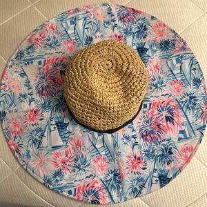 Perfect for summertime in this Lily Pulitzer sun hat
